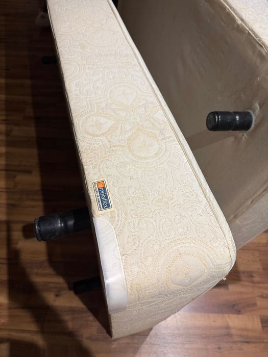 Estrutura/ Estrado de cama de solteiro