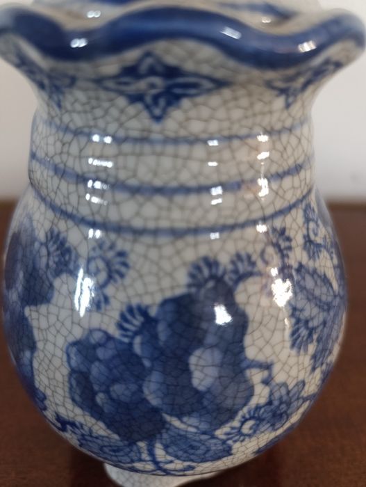 Pote de cerâmica pintado á mão