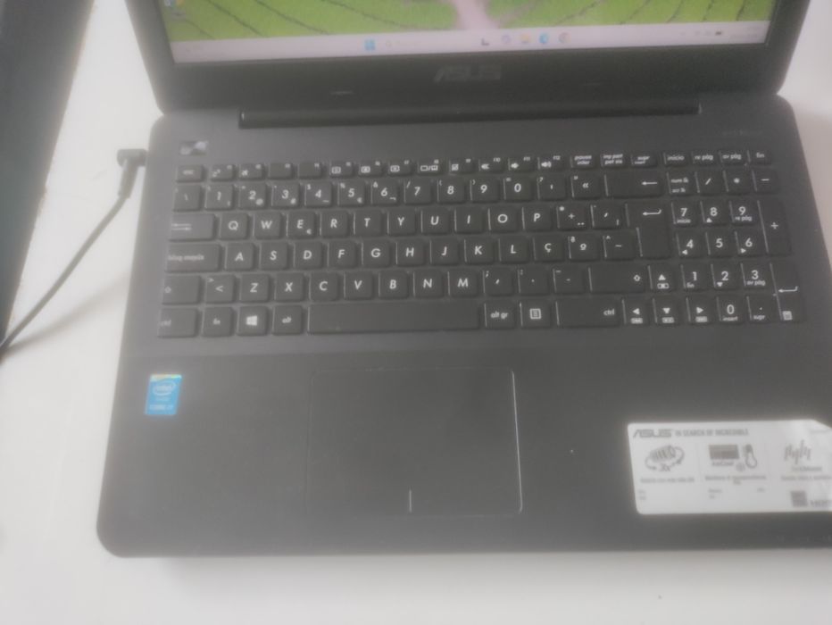 Portátil ASUS i7
