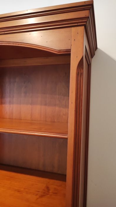 Estante em excelente estado, como nova.