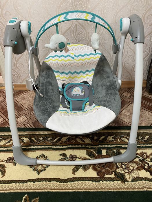 Шезлонг качалка, колиска, заколисуючий центр