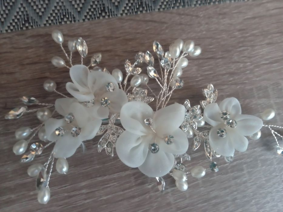 Nowa  ślubna ozdoba do włosów