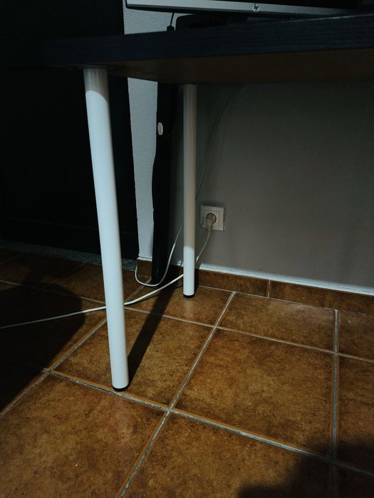 Mesa IKEA 140x60 com gaveteiro – Como nova