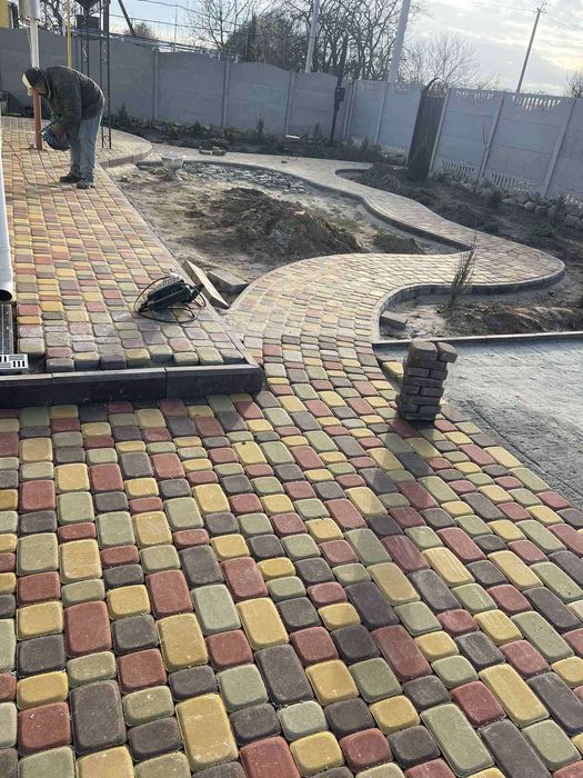 Укладка тротуарной плитки, брусчатки, доставка материалов