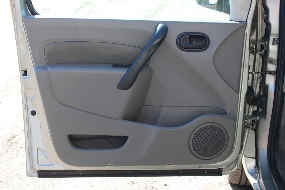 Ручка дверна дверей ролик Renault Kangoo 2008-2020