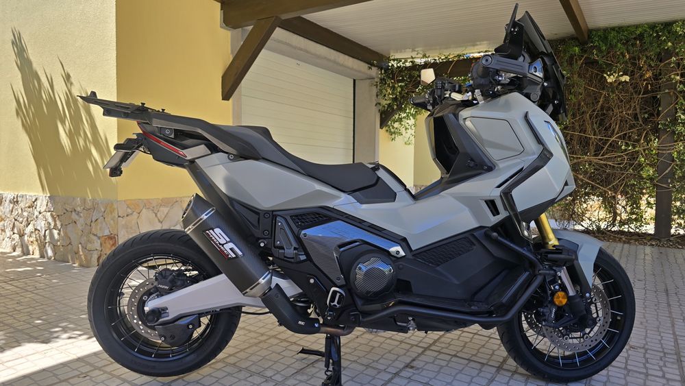 Honda X-ADV 750 Modelo 2025 (04/2025) – Full Extras | SC Project | Top Case GIVI | Impecável