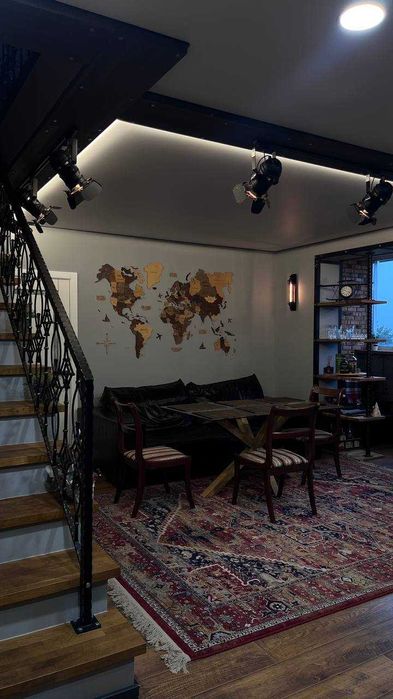 Видовий пентхаус з авторським ремонтом! Центр!