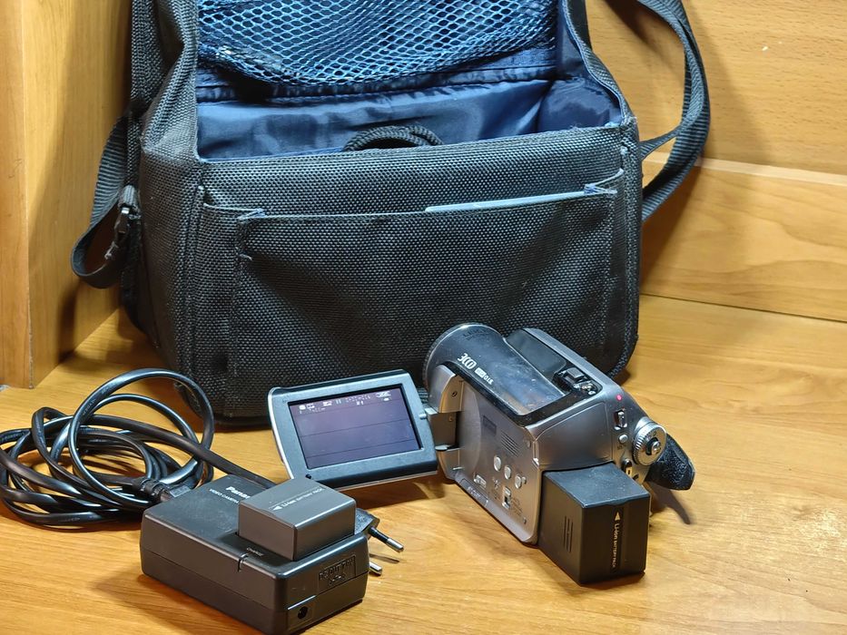 Panasonic SDR-H250EE-S + 2 батареї, зарядне та сумка