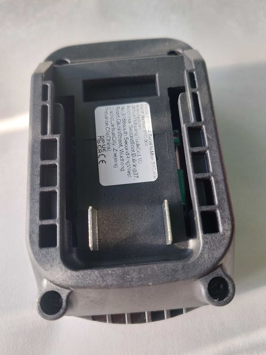 Перехідники з акб Makita/Dewalt на інструмент Dewalt/Makita.