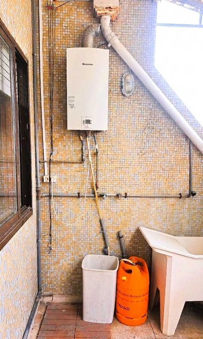 Apartamento T3 - 4º Andar, localizado na Rua Antero de Quental, Freguesia de Paranhos, no Porto