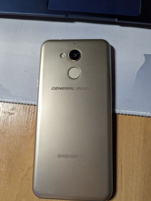 Телефон General Mobile gm8d