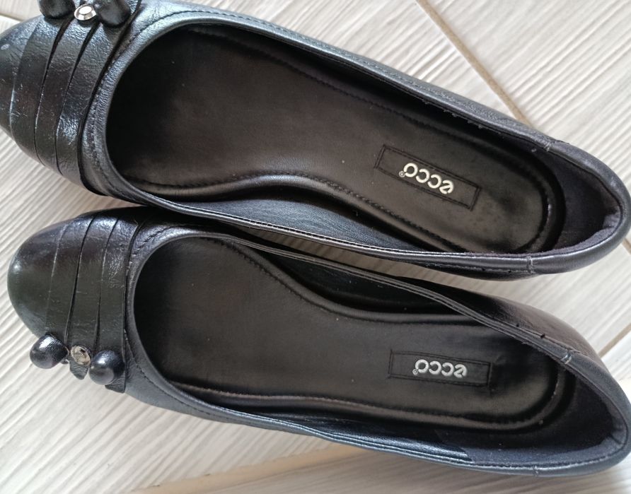 Buty damskie skórzane baleriny Ecco 38