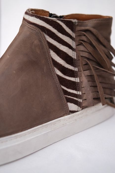 Bota Senhora Castanha em Pele