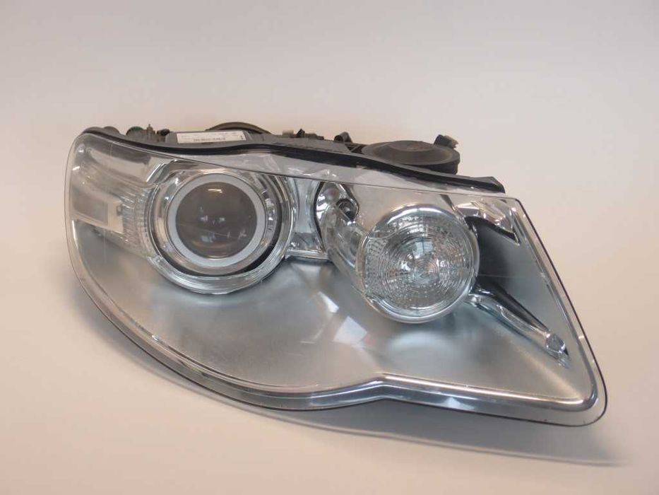 Reflektor prawy Vw Touareg 7L lift 2007r.