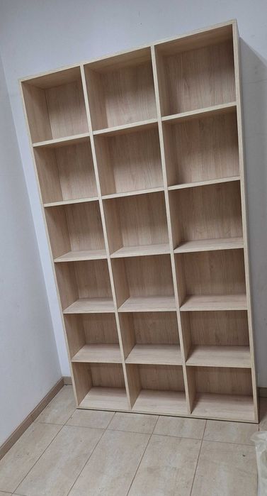 Regał na książki/ segregatory.