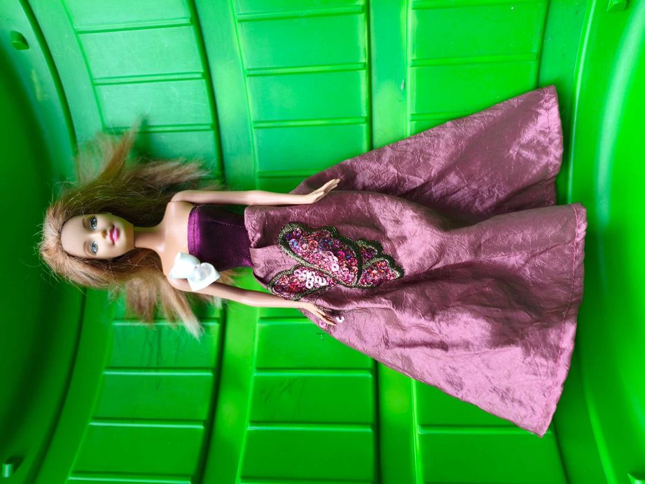 Lalka Barbie w sukni wieczorowej