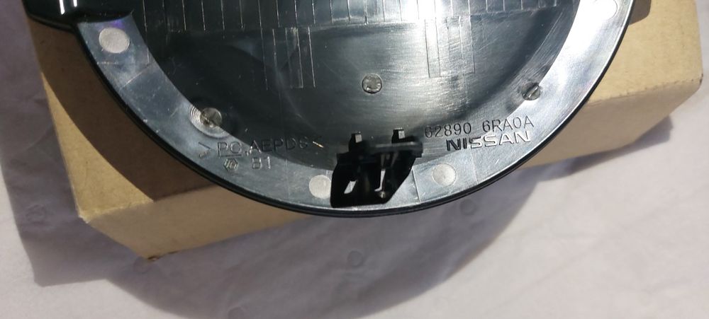 Емблема в решітку під дистронік Nissan T33