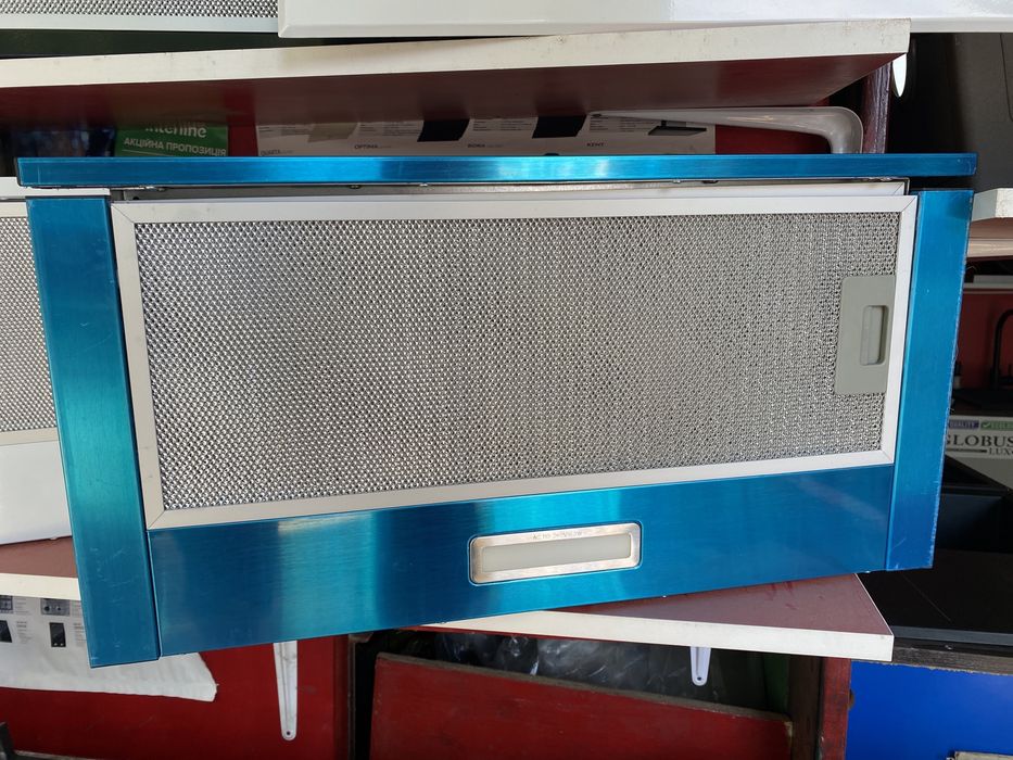 Кухонна витяжка вбудована, телескопічна.