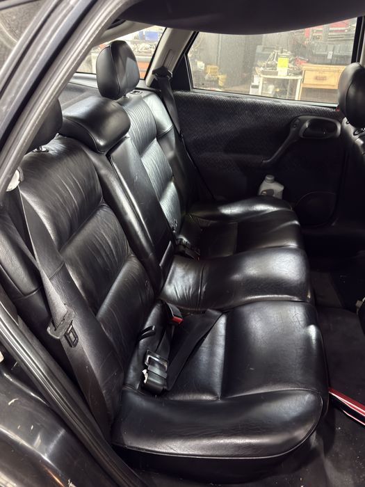 CONJUNTO DE BANCOS E QUARTELAS EM PELE OPEL VECTRA B