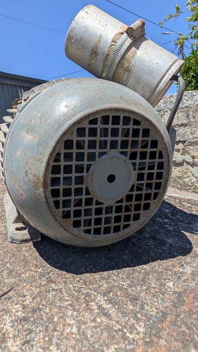 Motor Elétrico Trifásico AEG 1.5 kW (2 CV) – 1400 RPM