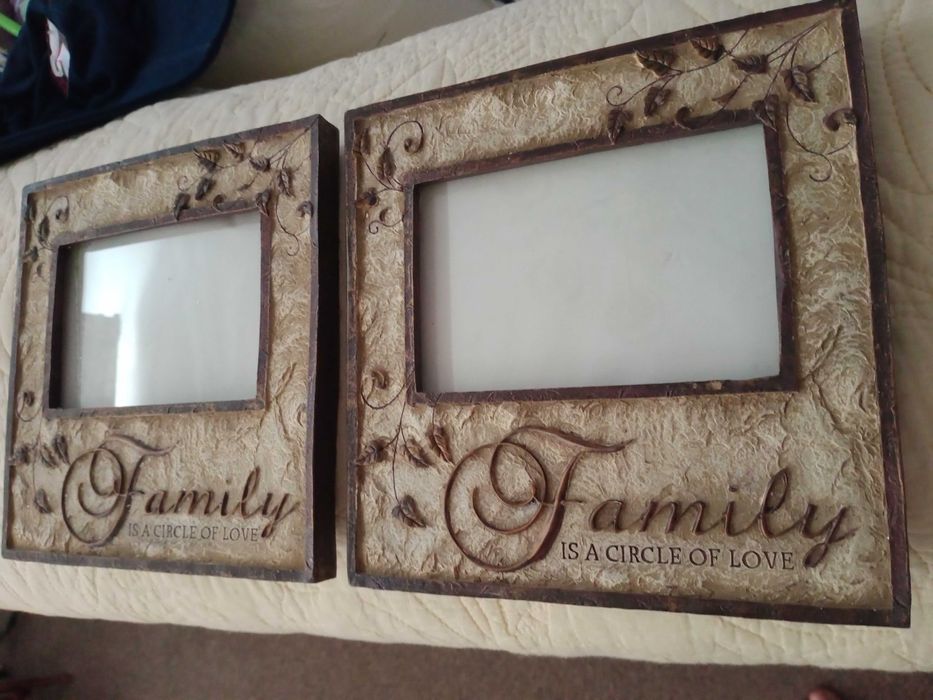 dwie ramki na zdjęcia