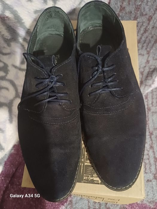 Продам туфлі замшові на хлопця.