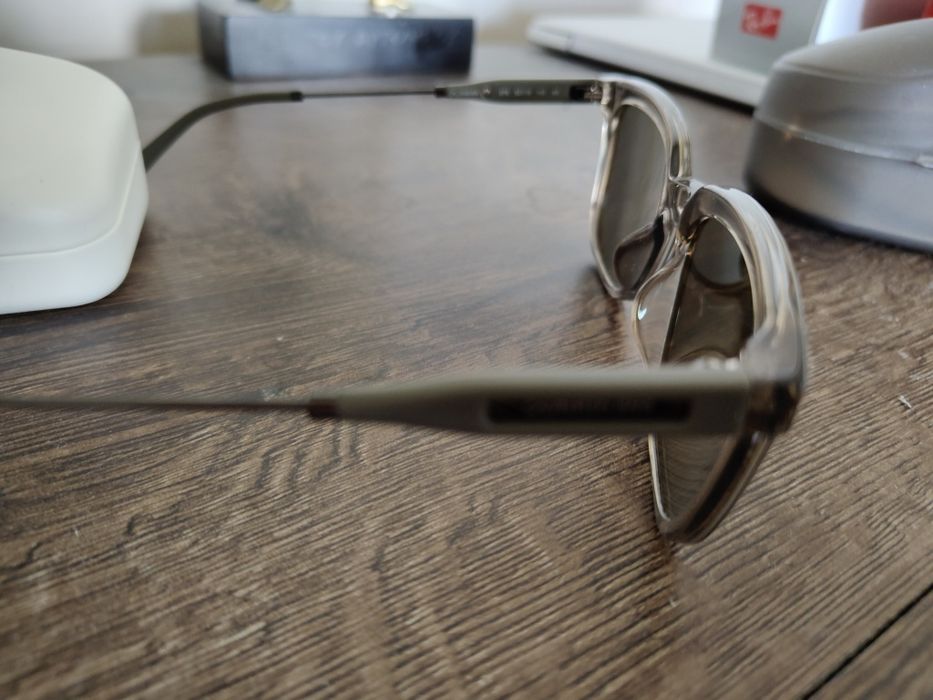 Okulary przeciwsłoneczne CK Calvin Klein styl wayfarer