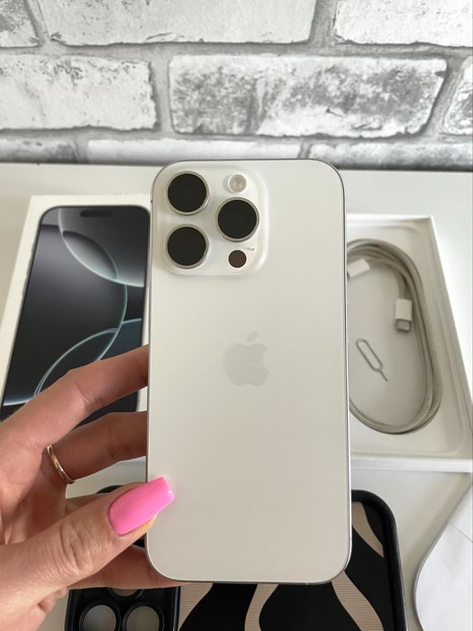 Sprzedam iPhone 16 Pro 256GB White Titanium