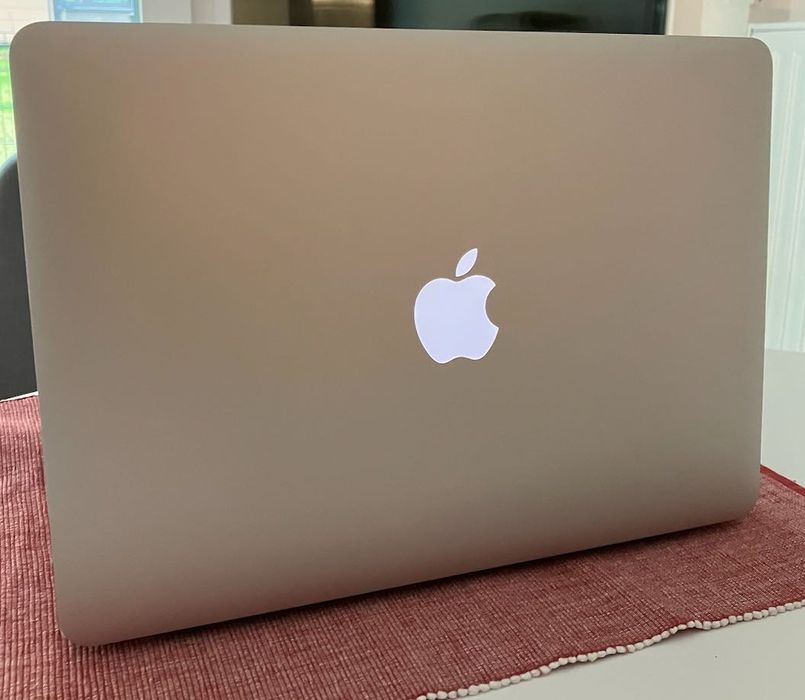 MacBook Air (używany) działa