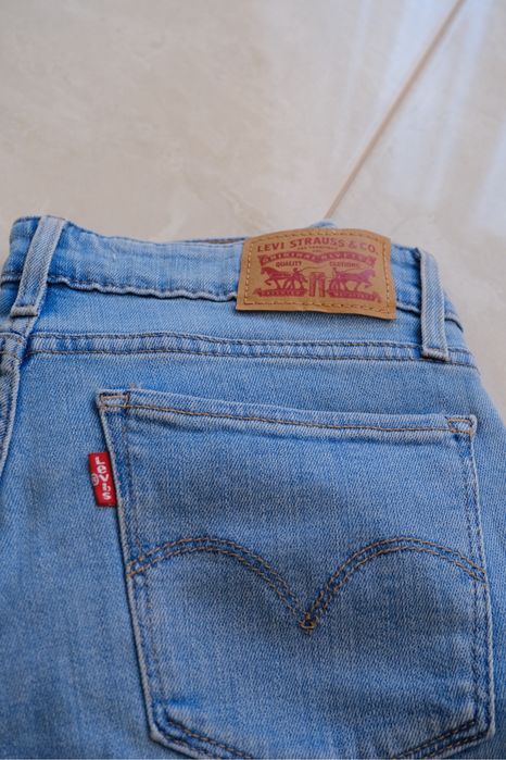 Джинси levis