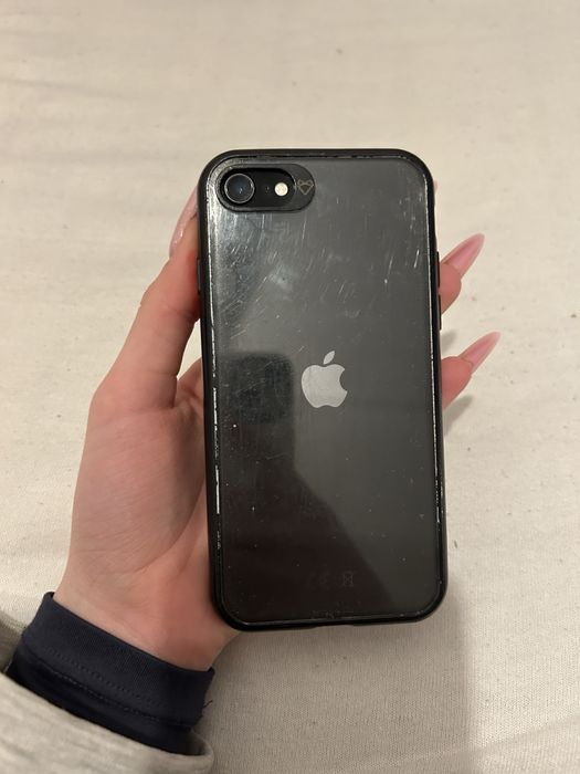 Iphone se 2020 w bardzo dobrym stanie