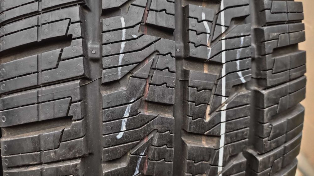 Шини 225/70R15C Continental. стан нових Всесезонні