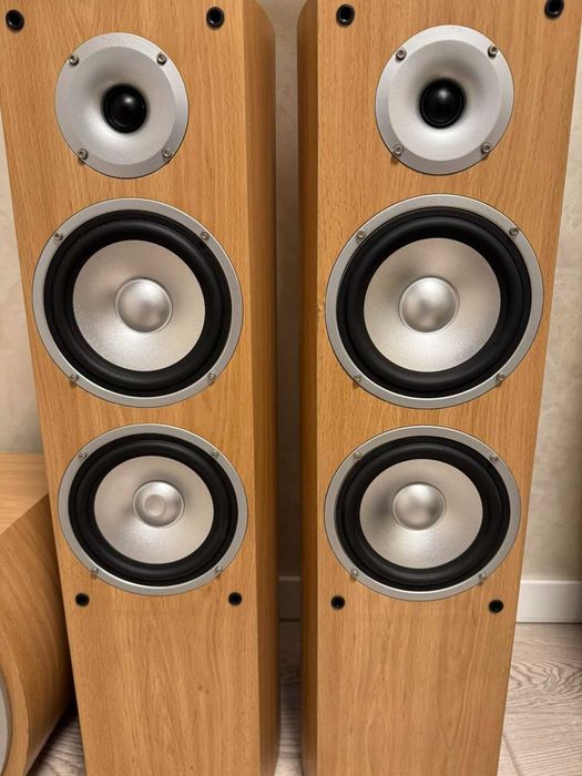 Yamaha HTR-5730 с акустикой и сабвуфером.