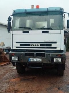 Samochód Ciężarowy Iveco Traker 4 osiowe z HDS