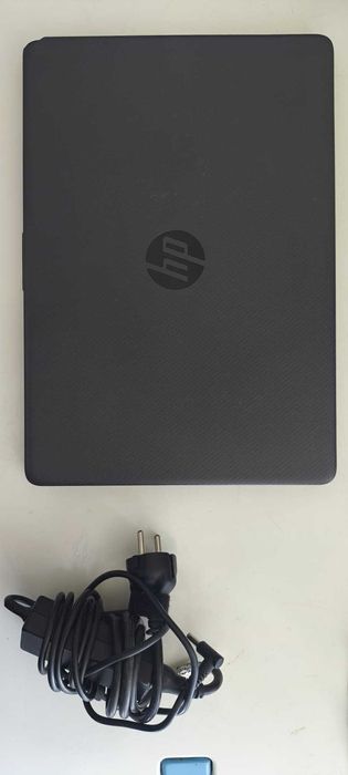 Portátil HP 240 G8 - Intel i3 (10ª Ger) + 8GB RAM - Ecrã Imaculado
