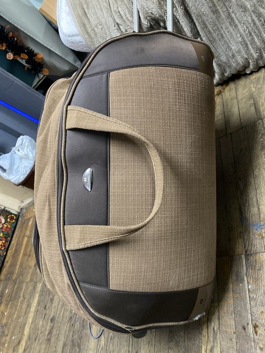 Продам велику валізу