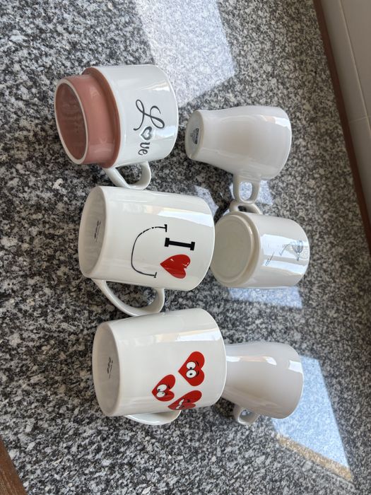 Varias canecas diferentes