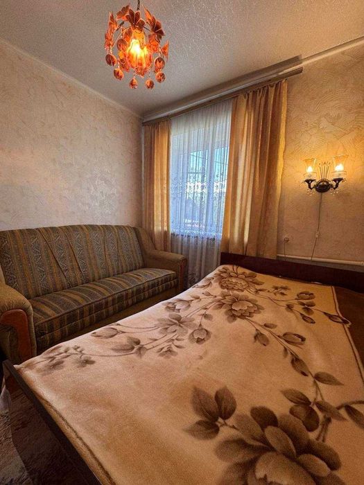 Трикімнатна квартира на Гречанах!