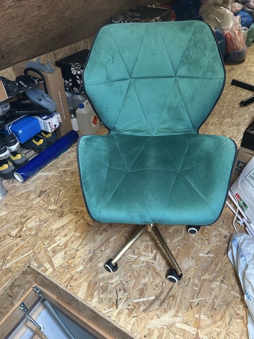 Krzeslo obrotowe ,welurowe Horten na zlotych nogach