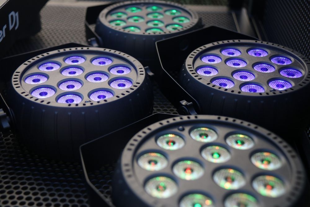 DJ e aluguer de som, luz e +extras.