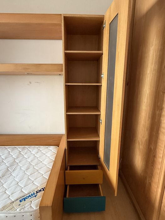 Mobilia de quarto de criança com secretaria