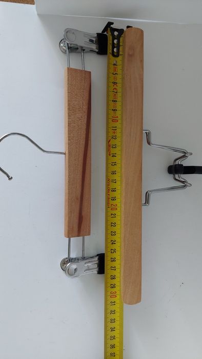 Conjunto de 6 cabides em madeira