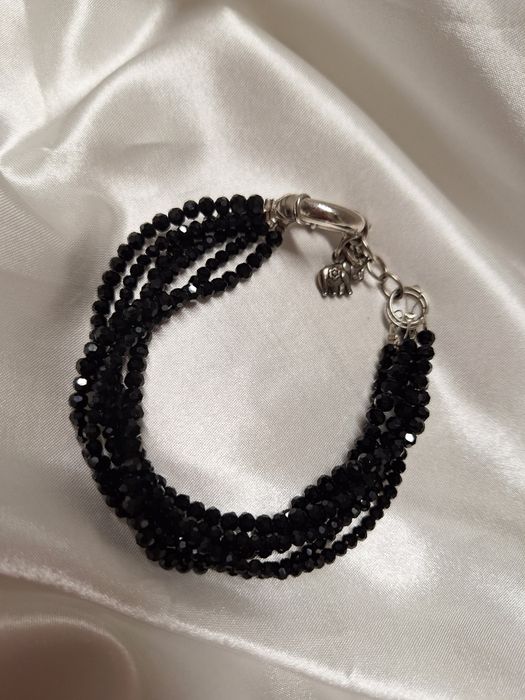 Bransoletka z czarnych kamieni