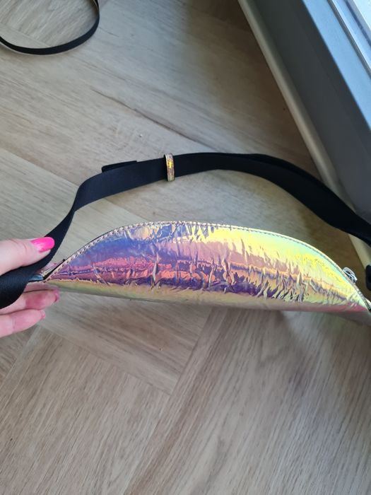 Miesiąca się wieloma kolorami nerka Calvin Klein