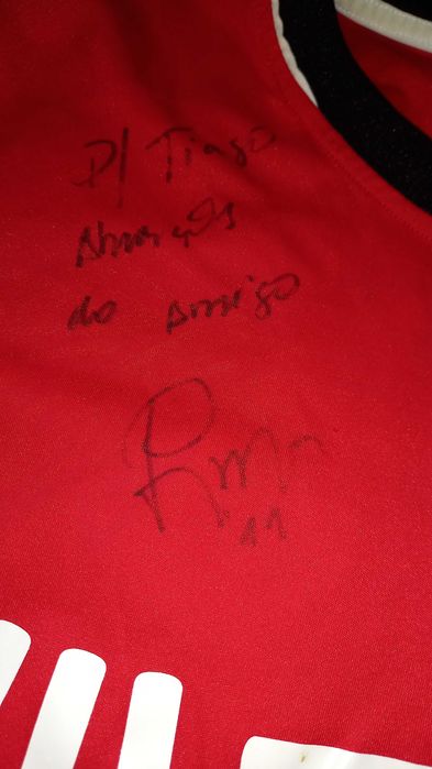Camisola autograda pir antigo jogador Benfica Lima