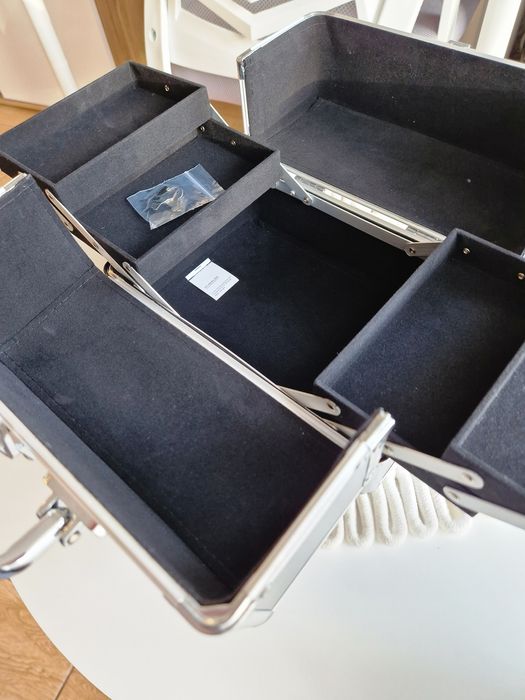 Kuferek walizka makijażowa na kosmetyki