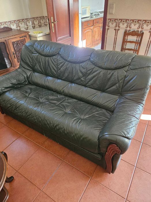 Sofá 3 lugares em pele