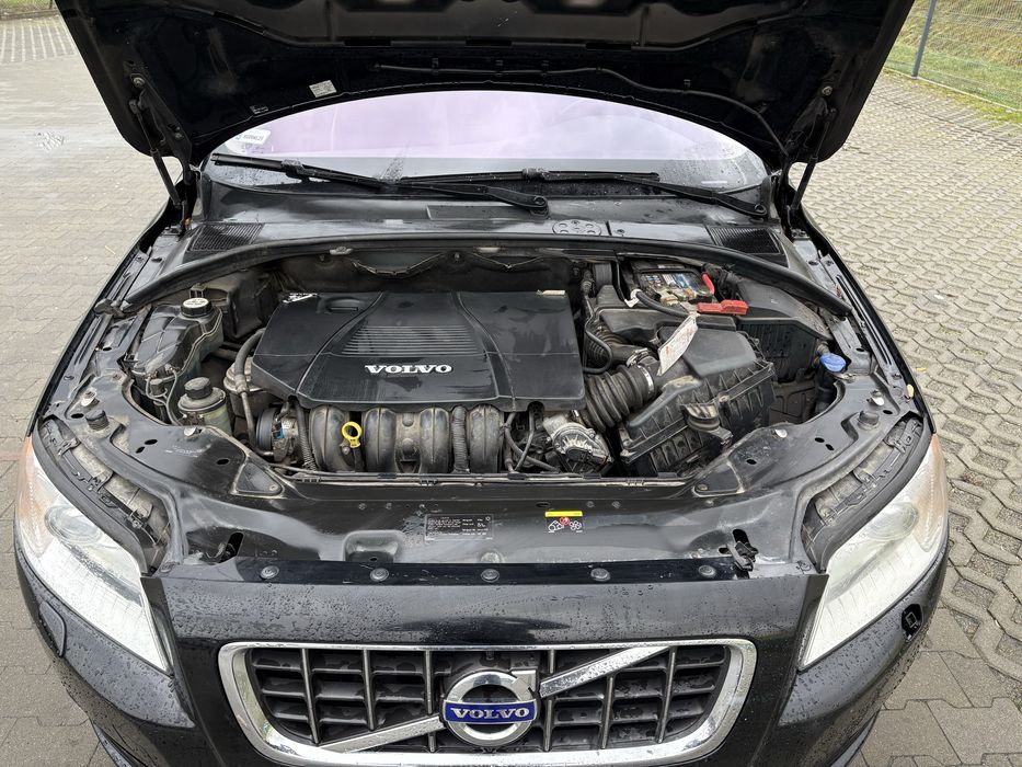 Volvo V70 | 2.0 145KM | Xenon | Tempomat | Hak | 2 kpl nowych kół
