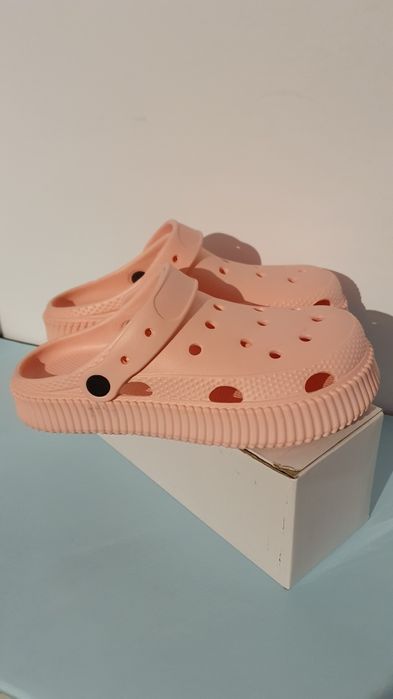 Klapki  / crocsy damskie w modnym kolorze Rozmiar 38.5
