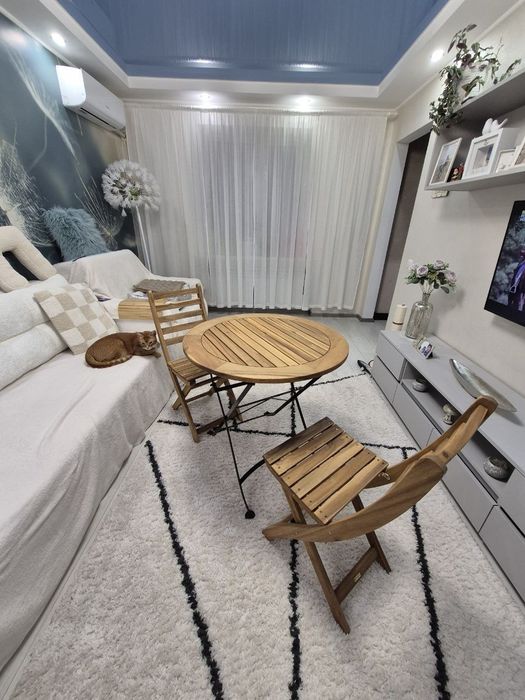 Стол со стульями деревянные